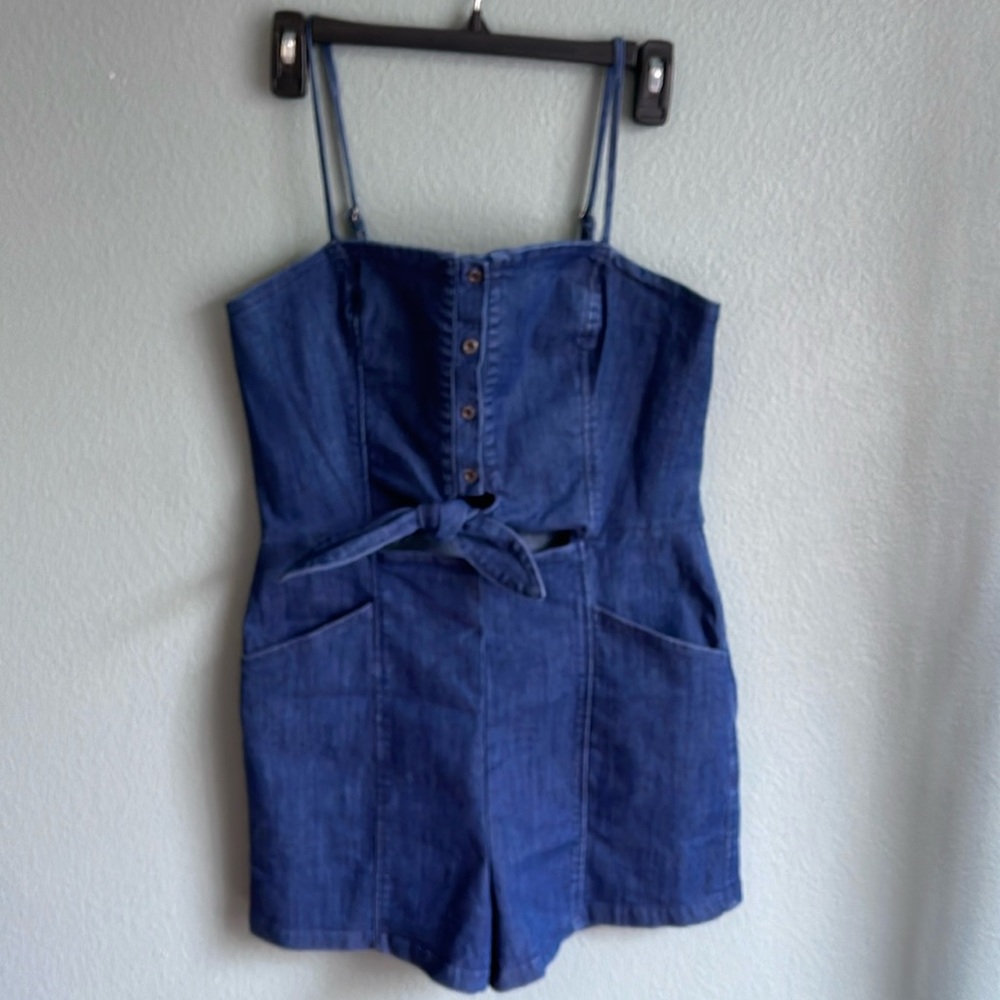 Denim Cut Out Romper 💙NWOT💙